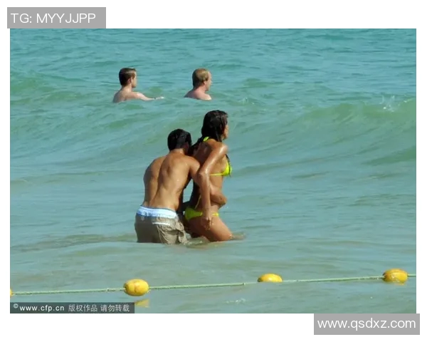 足球明星热情亲吻镜头瞬间捕捉展现魅力与激情的精彩时刻